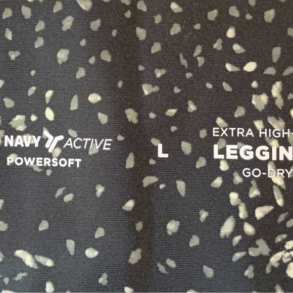 ✨HOST PICK✨ Old Navy printed activewear leggings sz L - Picture 3 of 8